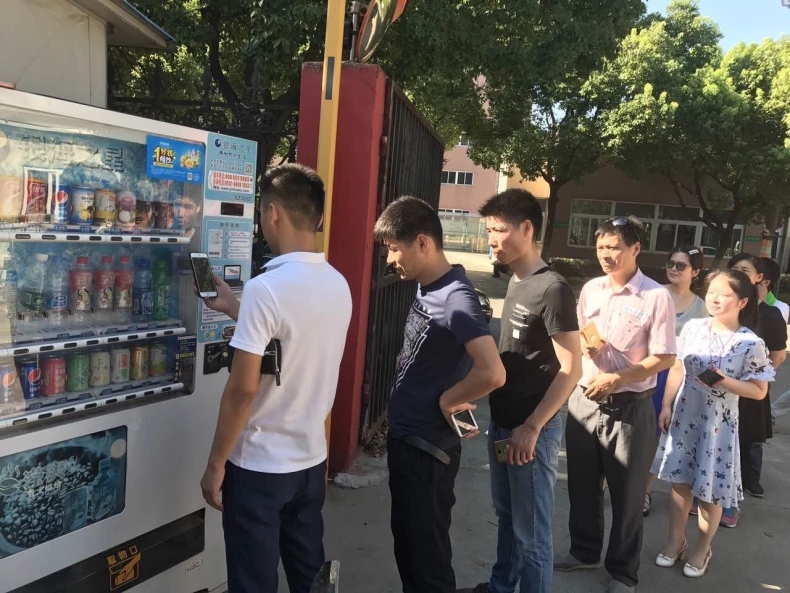 冷藏型飲料自動售貨機